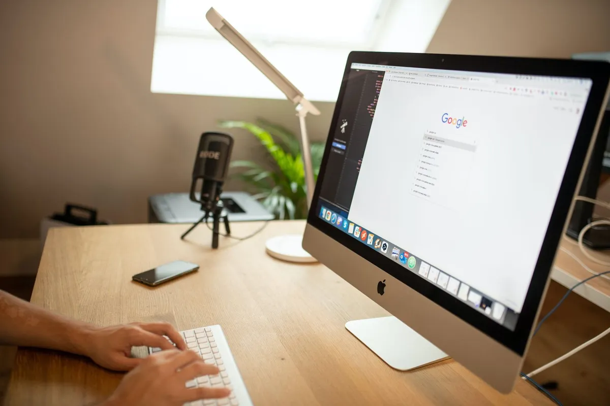 pexels-philipp-pistis-10963241-scaled La Importancia de tener una página web en el sector inmobiliario. 6 razones
