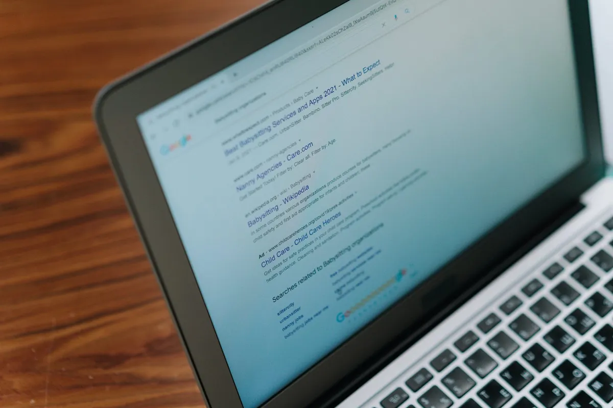 pexels-cottonbro-studio-6986455-scaled 8 razones para utilizar Google Ads en tu estrategia de marketing inmobiliario